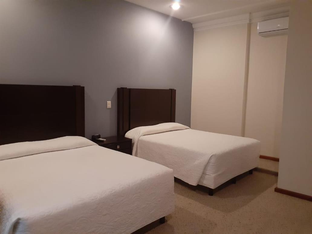 Hotel Candelero Yuriria Екстериор снимка