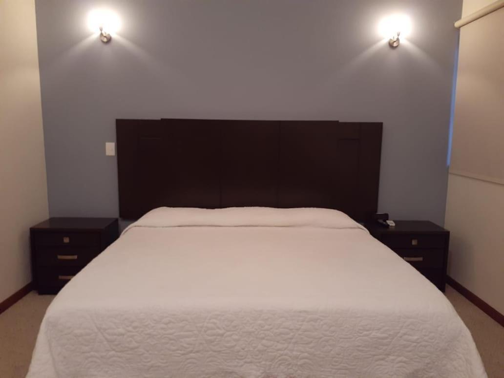 Hotel Candelero Yuriria Екстериор снимка